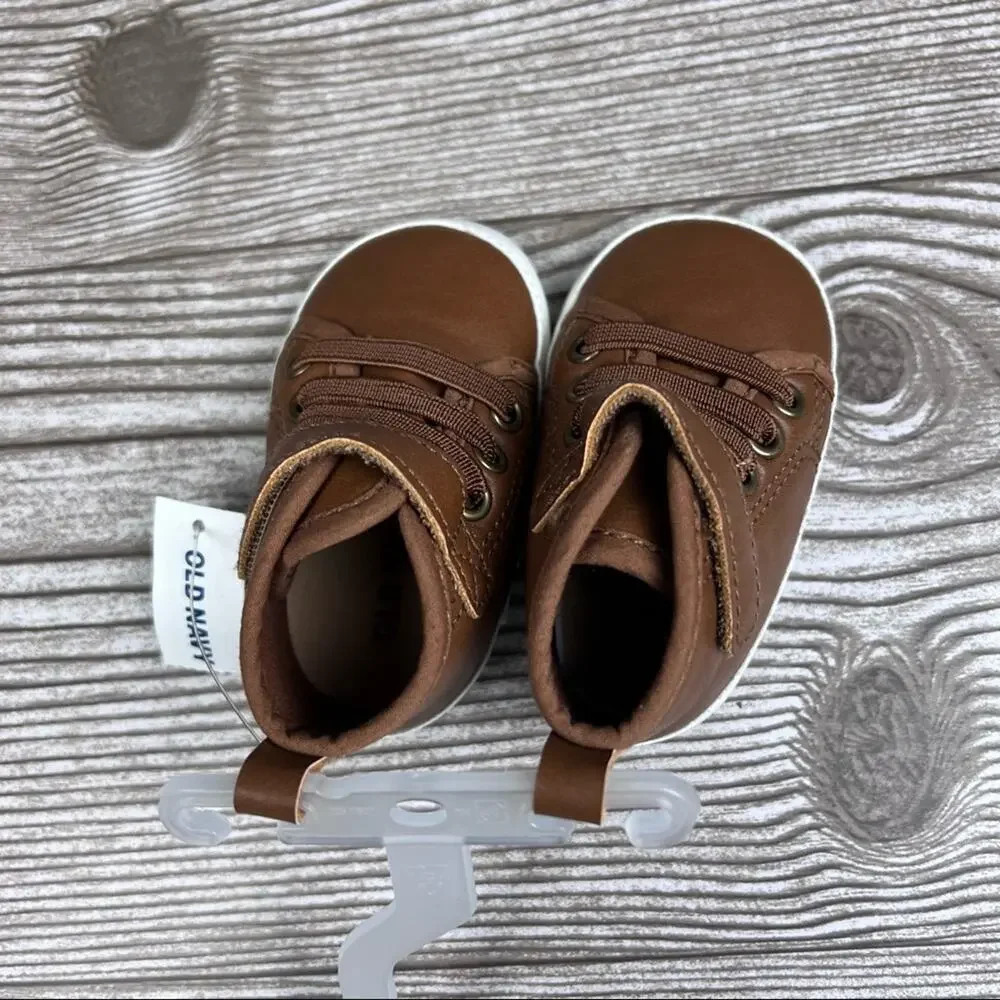 Old Navy  Boys Cognac Brown Crib Style Boots Sz 0-3M